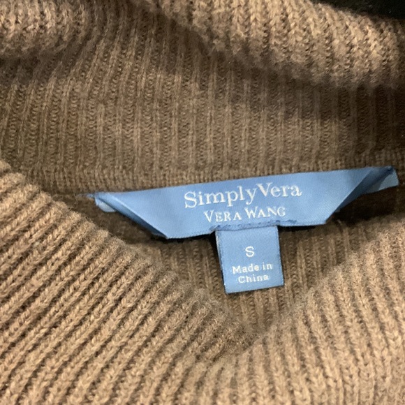 Women’s size Small EUC turtleneck sweater with blouse underlay. Simply Vera - Picture 5 of 5